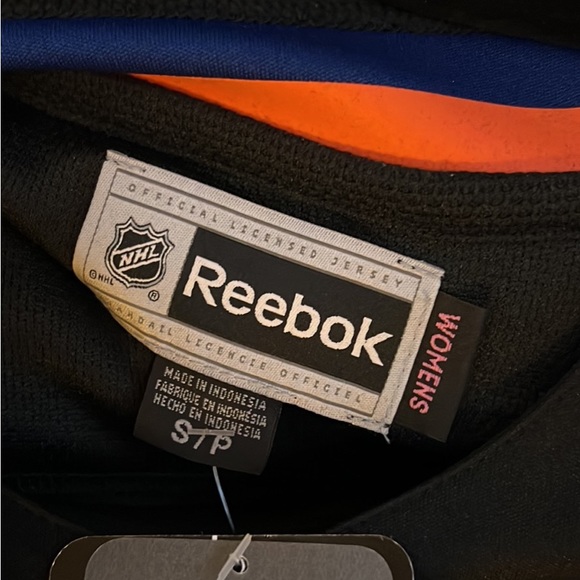 NY Islanders women’s Jersey - Picture 3 of 5